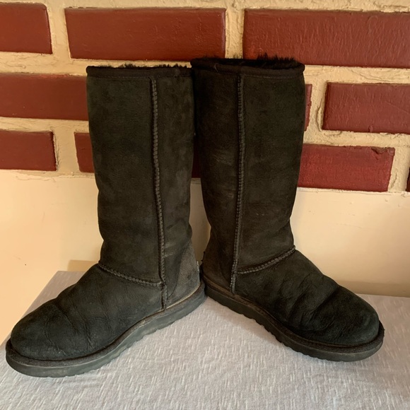 UGG Shoes - Ugg Boots. Roll Down Mid Calf Black Boots. Size 7.